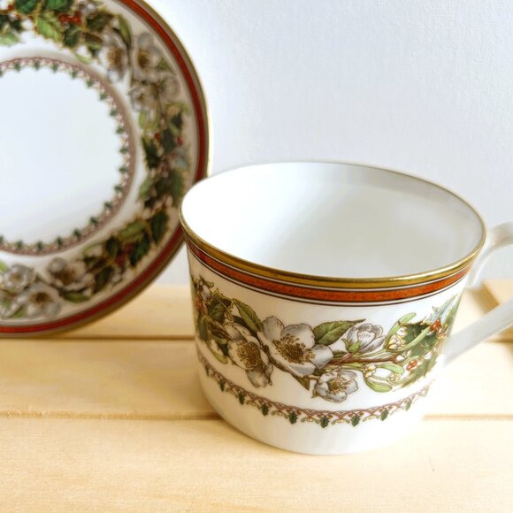 Spode Christmas Rose Vintage Teacup and Saucer Set - Picture 3 of 8